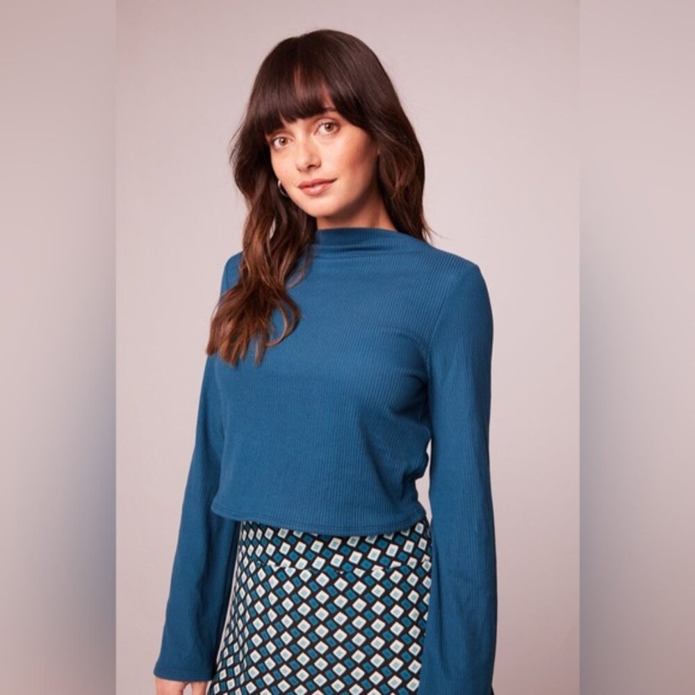NWT Band Of The Free Avril Teal Mock Neck Crop Top Long Sleeve Open Back Small